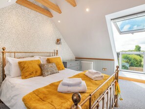 3 bedrooms, free WiFi - Lucky's Stable - UK34101 (Chichester)