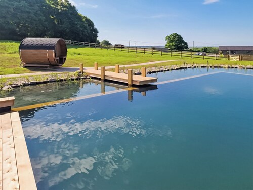 7 bedroom accommodation in Kidwelly