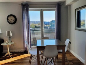 Dining - 2 bedroom accommodation in Newcastle upon Tyne (Newcastle upon Tyne)