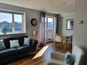 TV - 2 bedroom accommodation in Newcastle upon Tyne (Newcastle upon Tyne)