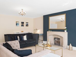 Living area - Explore the City of Bristol while staying at The Avenue. (Bristol)