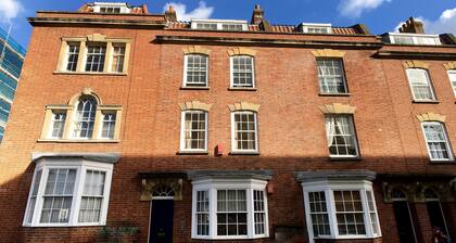 Gloucester Apartment - UK37842