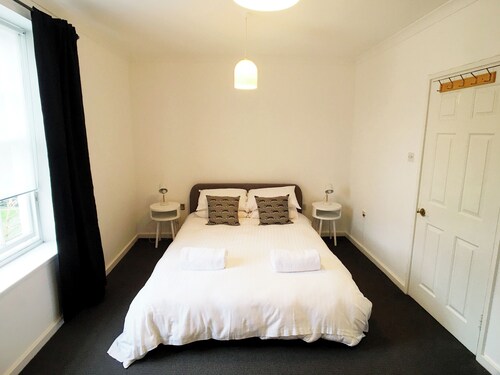 Gloucester Apartment - UK37842