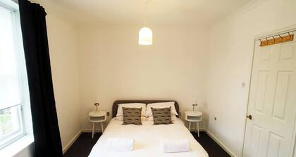 Gloucester Apartment - UK37842