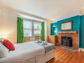 Free WiFi - 4 bedroom accommodation in Andover (Andover)