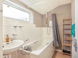 Towels - 3 bedroom accommodation in Andover (Andover)