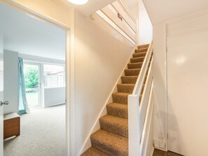 Interior - 3 bedroom accommodation in Andover (Andover)