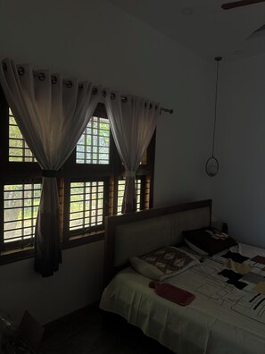 Room - Perfect 1-bedroom bed & breakfast with AC in Bengaluru (Bengaluru)