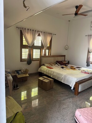 Room - Perfect 1-bedroom bed & breakfast with AC in Bengaluru (Bengaluru)