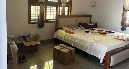 Perfect 1-bedroom bed & breakfast with AC in Bengaluru