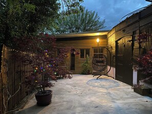 Terrace/patio - The Stable at Hilltop Farm (Awbridge, near Romsey)