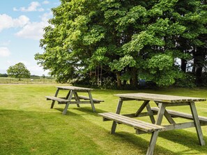 Outdoor dining - You are sure to love the hot tub and four poster beds. (Leven, near Beverley)