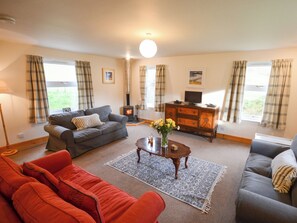 TV, fireplace - 2 bedroom accommodation in Lerags, near Oban (Lerags, near Oban)