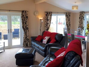 TV - Cheviot Luxury Lodge-UK3454 (Felton)
