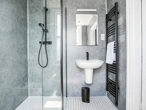 Towels - Renovated to highest standard. (Cheltenham)