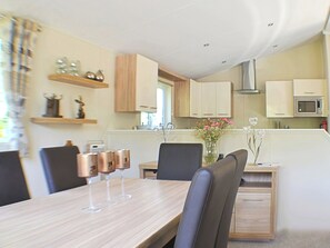 Dining - 3 bedroom accommodation in Felton (Felton)