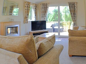 TV - 3 bedroom accommodation in Felton (Felton)