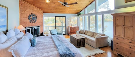 Desk, iron/ironing board, travel cot, Internet