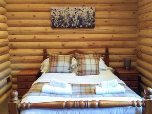 3 bedrooms, free WiFi - Gingerbread Log Cabin- UK3477 (Felton, near Morpeth)