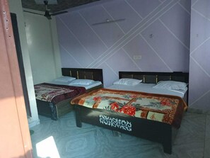 ห้องพักสำหรับสี่ท่าน | เตียงเสริม/เปล, Wi-Fi ฟรี, ผ้าปูที่นอน