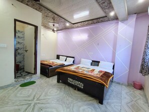 四人房 | 折疊床/加床、免費無線上網、床單