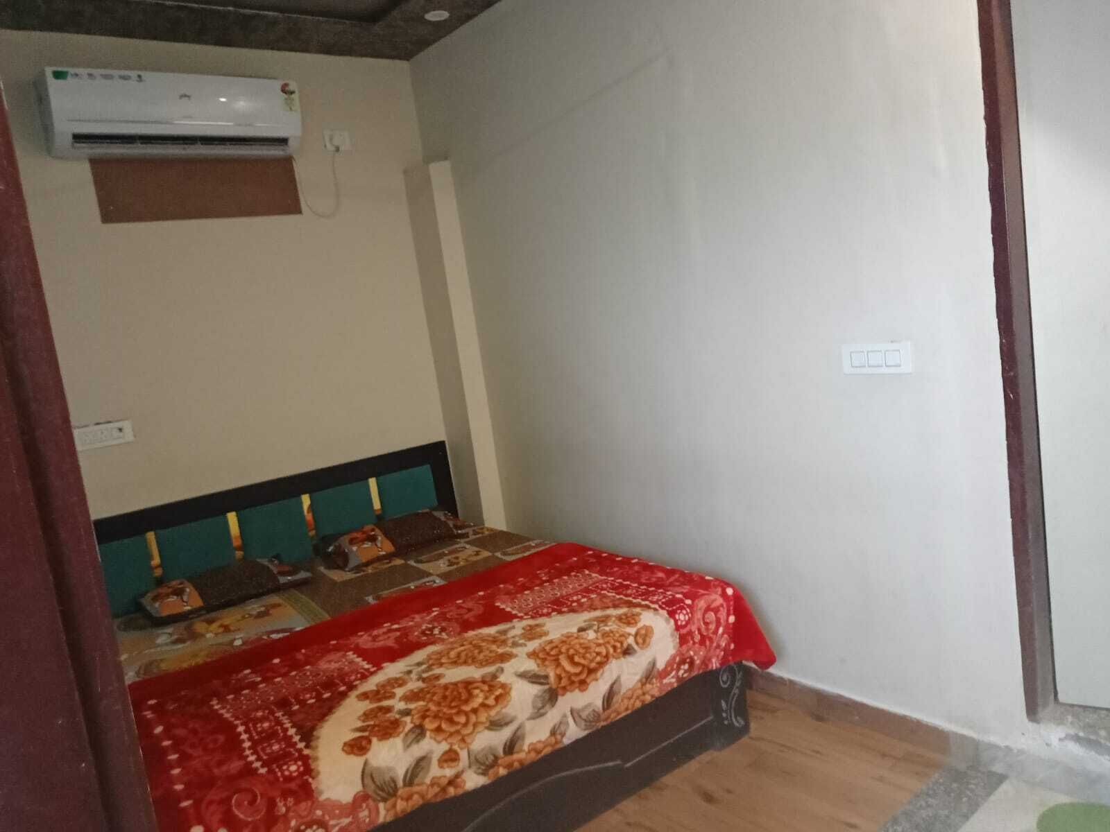 雙人房 | 摺床/加床 (收費)、免費 Wi-Fi、床單