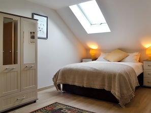 2 bedrooms, free WiFi - 2 bedroom accommodation in Plas Cilybebyll, near Pontardawe (Plas Cilybebyll, near Pontardawe)