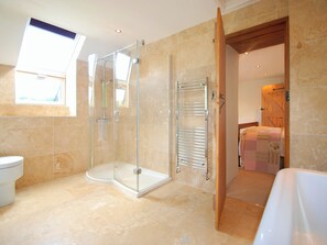 Towels - 3 bedroom accommodation in Llyn Geirionydd, near Llanrwst (Llyn Geirionydd, near Llanrwst)