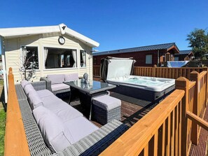 Outdoor spa tub - Hamilton Lodge - UK3494 (Felton, near Morpeth)