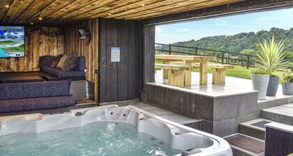 5 bedroom accommodation in Rudyard Lake
