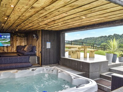 5 bedroom accommodation in Rudyard Lake