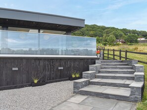Exterior - 5 bedroom accommodation in Rudyard Lake (Rudyard Lake)