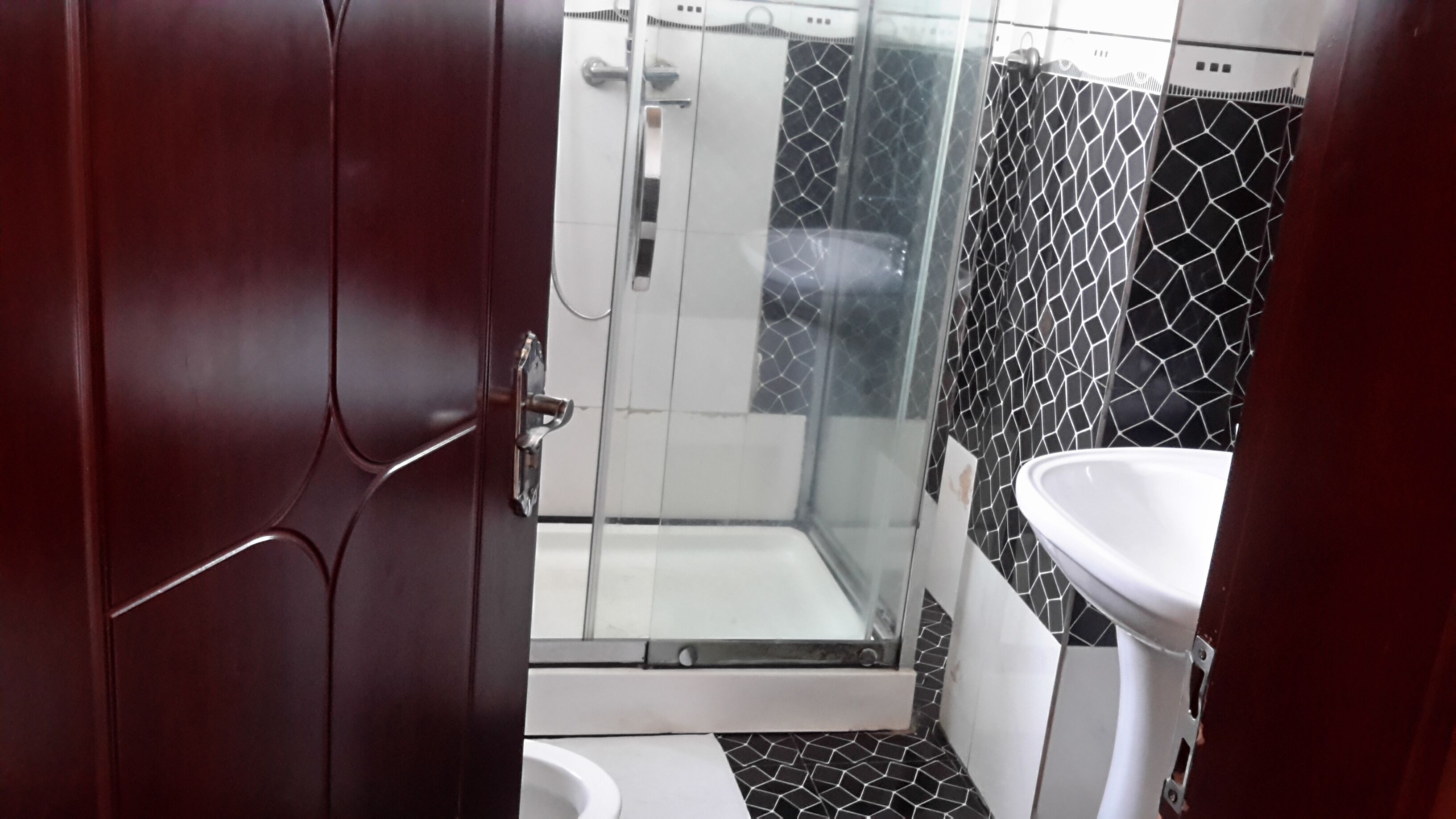 Single Room, City View | Bathroom | Towels, soap, toilet paper