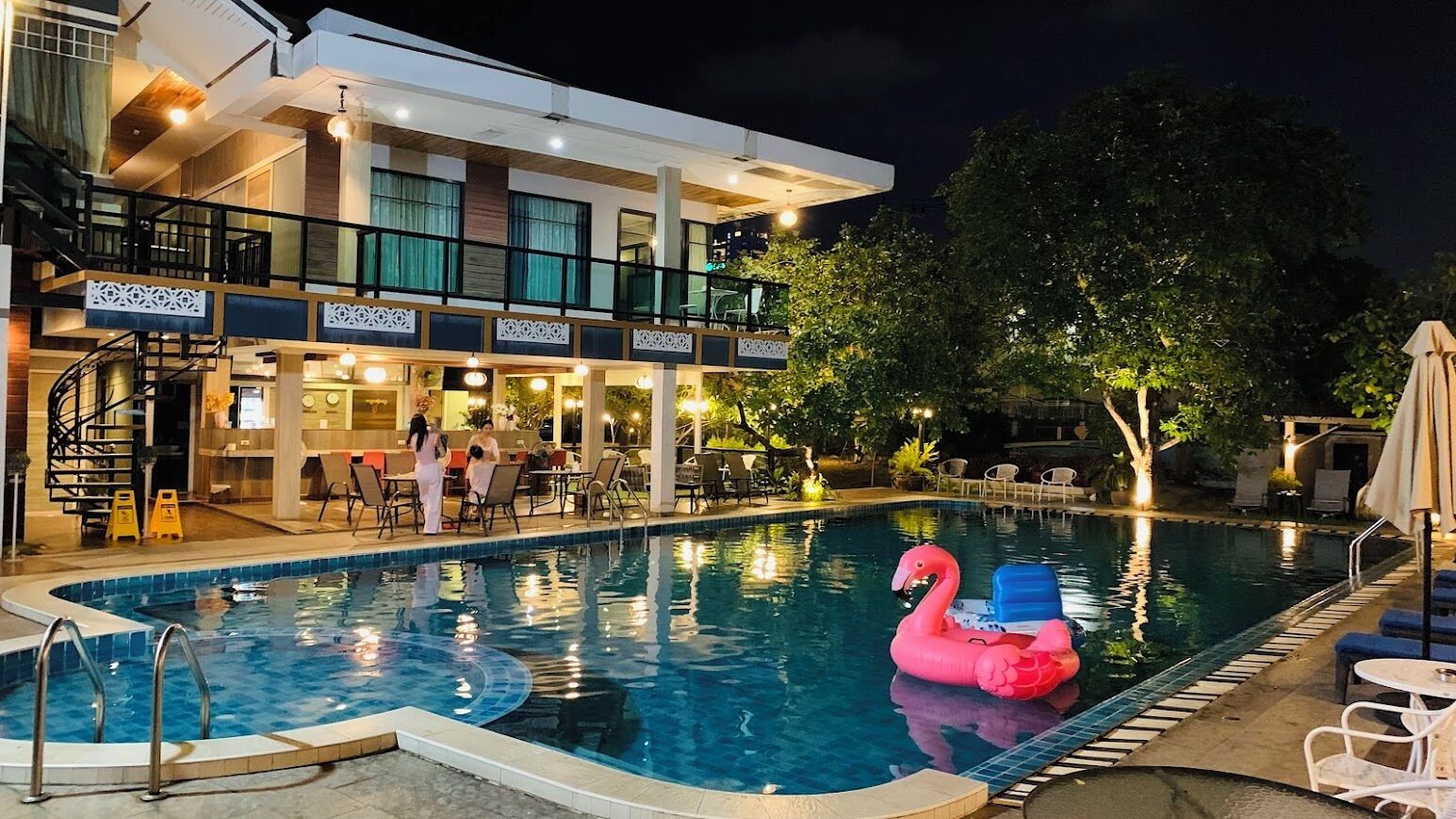 Kolam renang outdoor