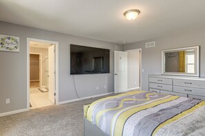 Room - 2 Mi to National Sports Center: Blaine Base Camp (Blaine)