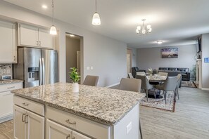 Dining - 2 Mi to National Sports Center: Blaine Base Camp (Blaine)