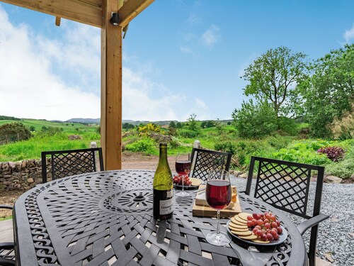 Find the feeling of rural solitude in this stunning cottage.