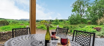 Find the feeling of rural solitude in this stunning cottage.