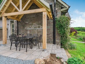 Outdoor dining - Find the feeling of rural solitude in this stunning cottage. (Parton, near Castle Douglas)