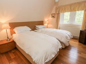 2 bedrooms - A lovely stonebuilt cottage, full of charm. (Kirkmichael, near Ayr)