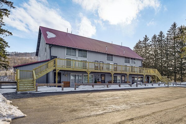 Unclassified image, 1 of 24, button