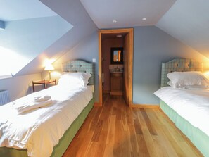 2 bedrooms - 2 bedroom accommodation in Kirkmichael, near Ayr (Kirkmichael, near Ayr)