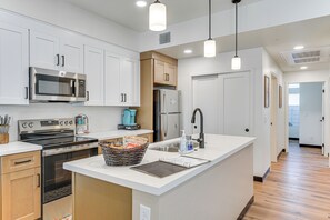 Fridge, microwave, stovetop, dishwasher - Newly Finished, High-End Condo Near Tucson’s Best! (Tucson)
