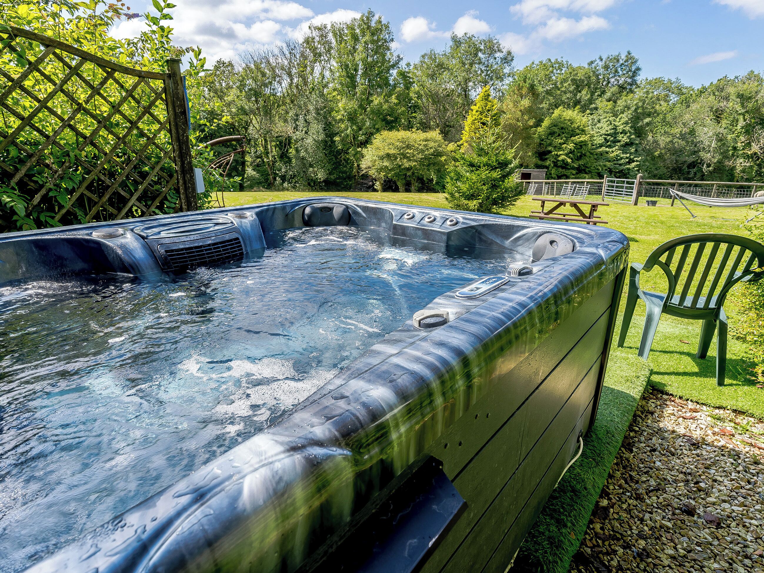 Outdoor spa tub