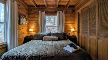 2 bedrooms, desk, internet, bed sheets