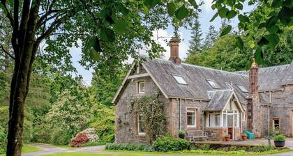 4 bedroom accommodation in Barwhillanty, near Castle Douglas