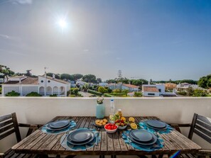 Outdoor dining - Vita Portucale | Vilamoura Design with Pool (Algarve)