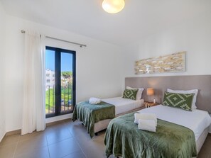 2 bedrooms, iron/ironing board, Internet, bed sheets - Vita Portucale | Vilamoura Design with Pool (Algarve)