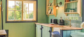 Dorset Alpaca Shepherd's Hut