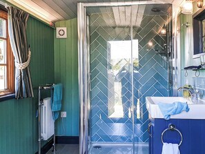 Towels - Dorset Alpaca Shepherd's Hut (Dorchester)